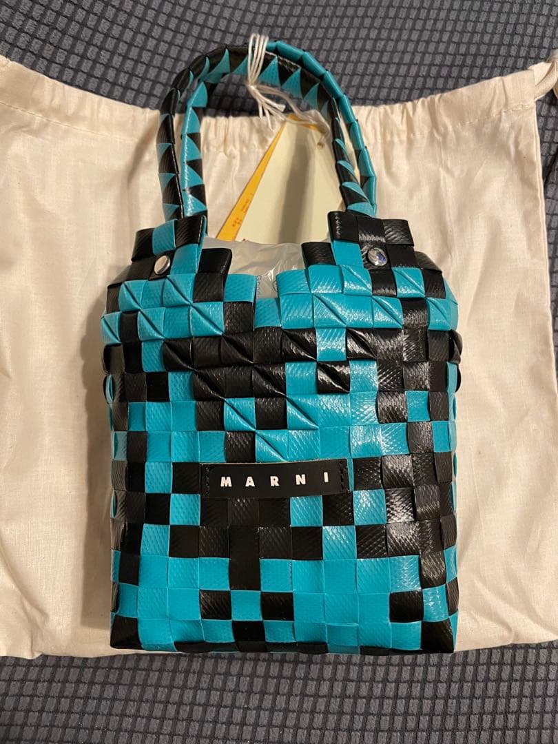 新品タグ付きMARNI ターコイズブルー