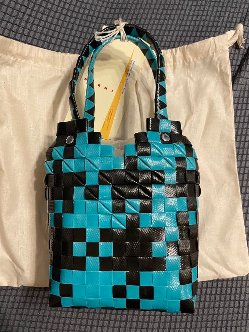 新品タグ付きMARNI ターコイズブルー