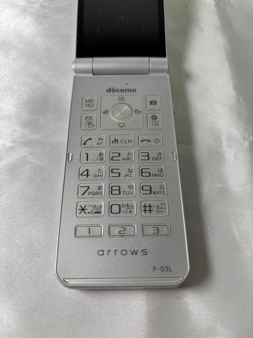 【完品・美品】docomo arrows ケータイ F-03L シルバー