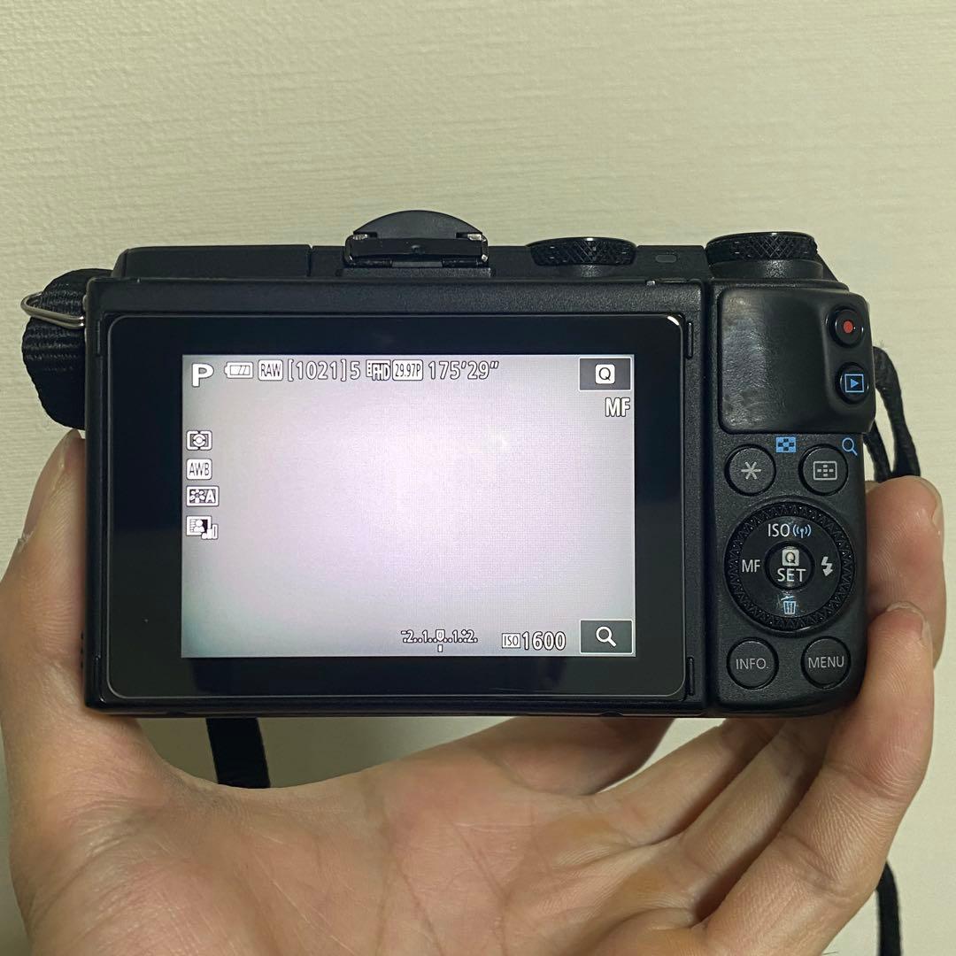Canon EOS M3 ボディ動作確認済付属品あり液晶反転時ブラックアウトあり