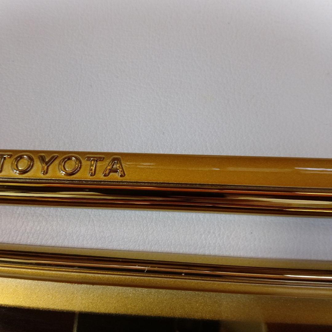 封印簡単！格安！トヨタ純正ナンバーフレーム　ゴールド加工前後セット 1