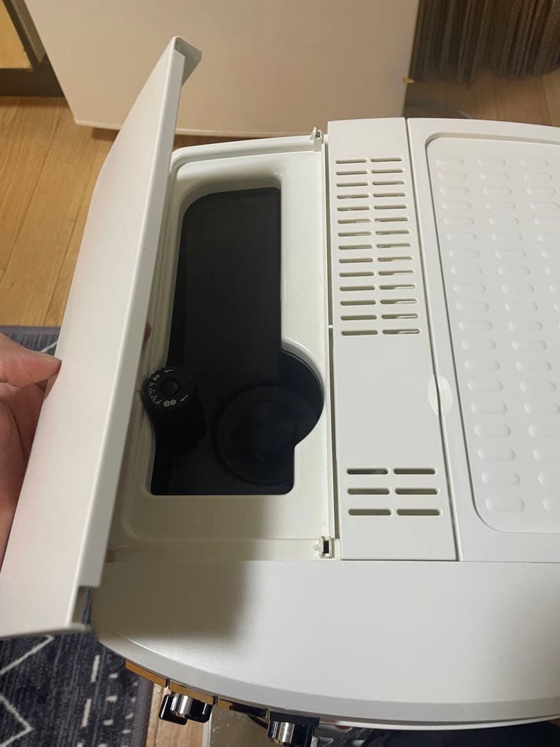 デロンギ　マグニフィカ　全自動コーヒーマシン　ESAM03110w ホワイト