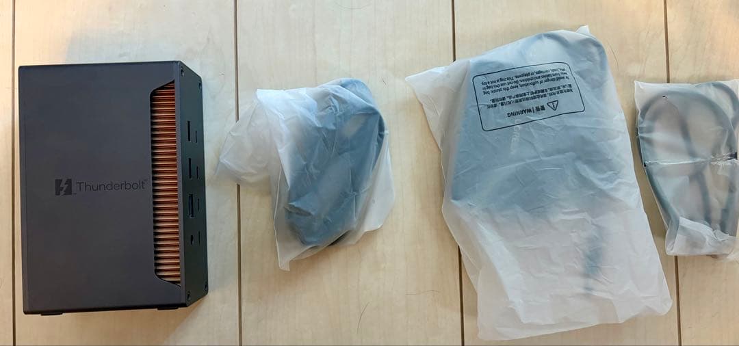 UGREEN Revodok Max Thunderbolt 5 ドッキングステ