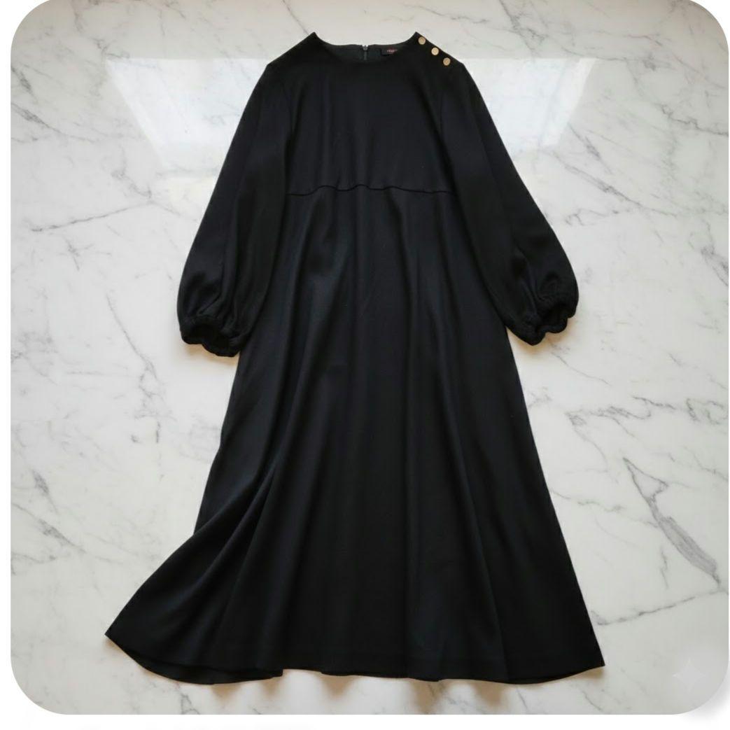 トゥモローランド　シルキーダブルフェイス クルーネックフレアワンピース　黒