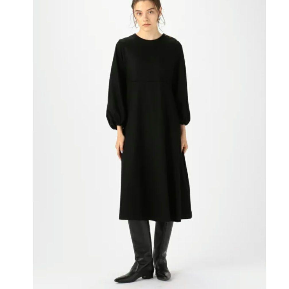 トゥモローランド　シルキーダブルフェイス クルーネックフレアワンピース　黒