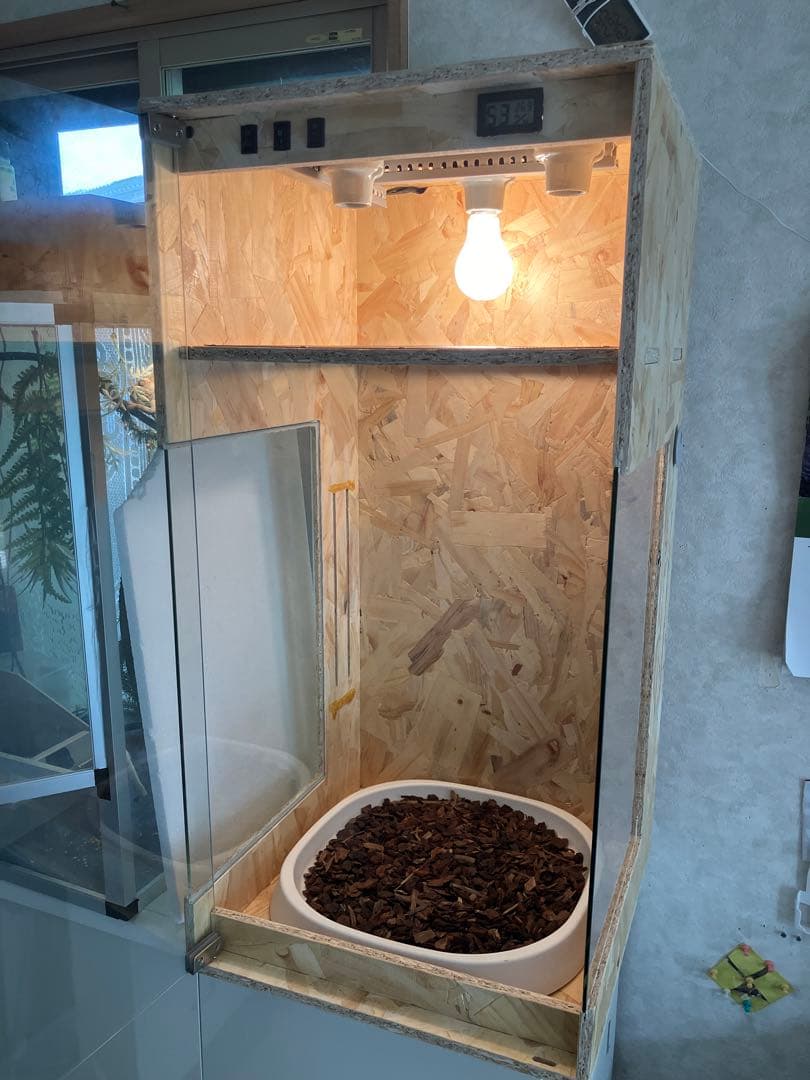 爬虫類　木製飼育ケージ　前面ガラス無し　40X40X80CM