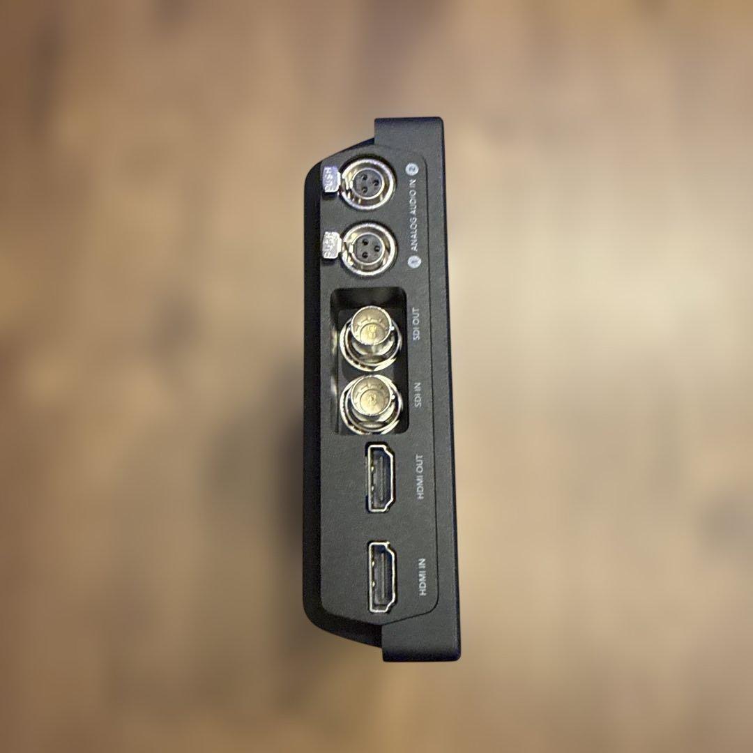 Blackmagic Video Assist 7” 3G （別売付属品付き）