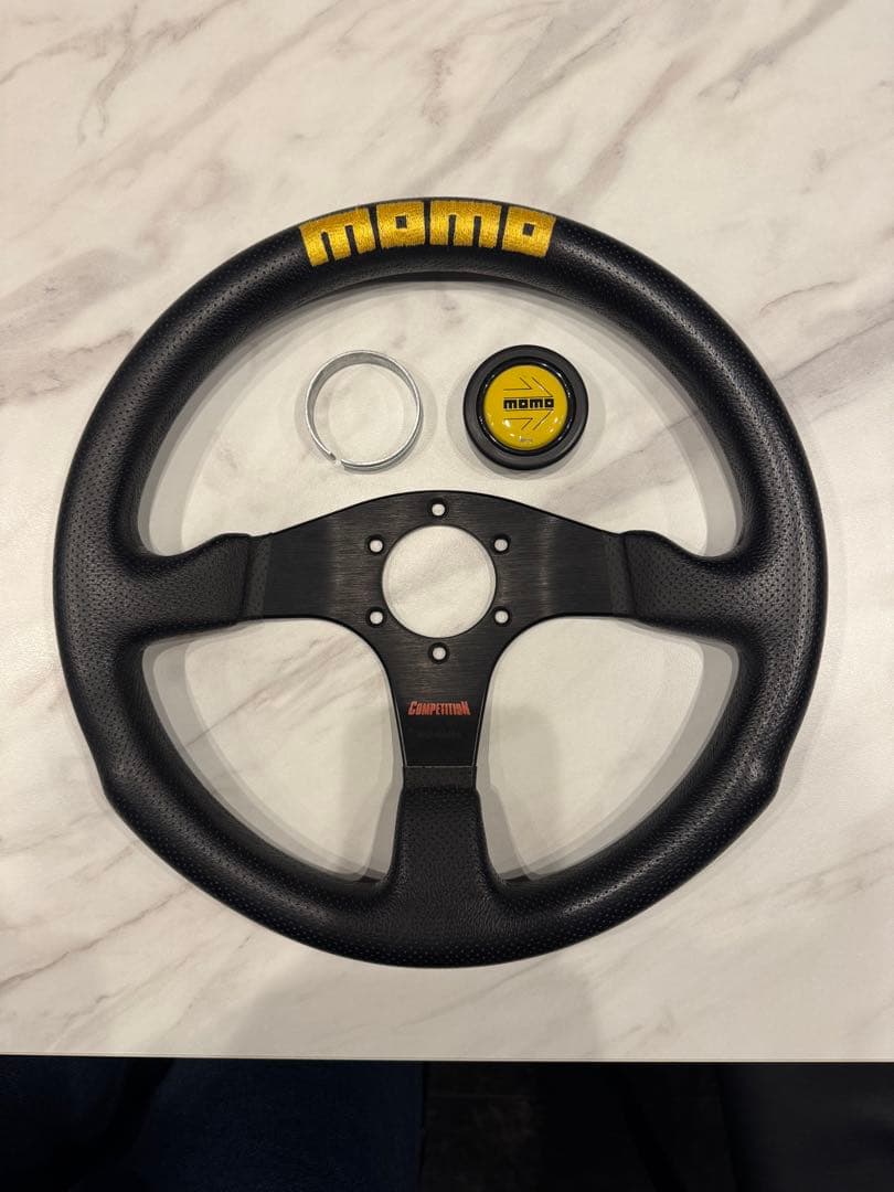 MOMO Competition ステアリング Φ350