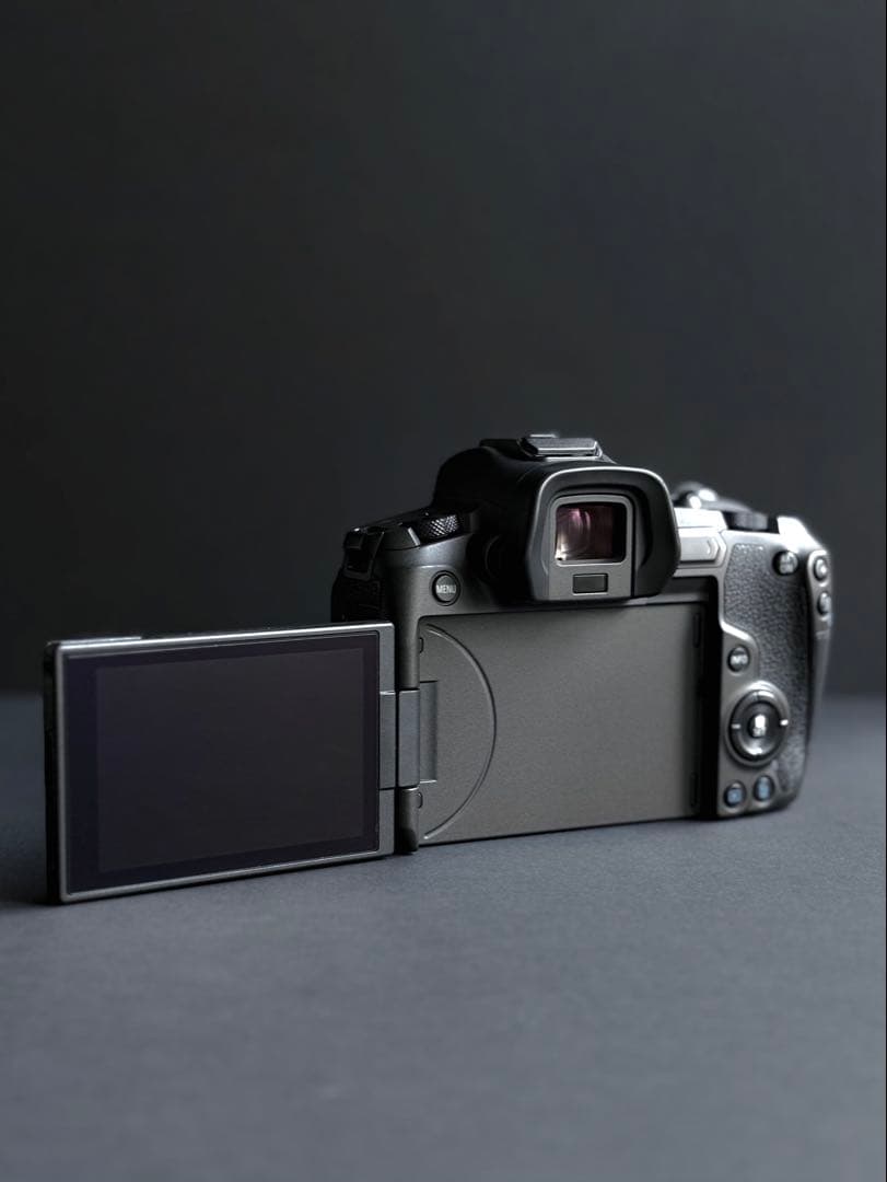 Canon EOS R ボディ　ミラーレスカメラ　美品　シャッター回数9千以下