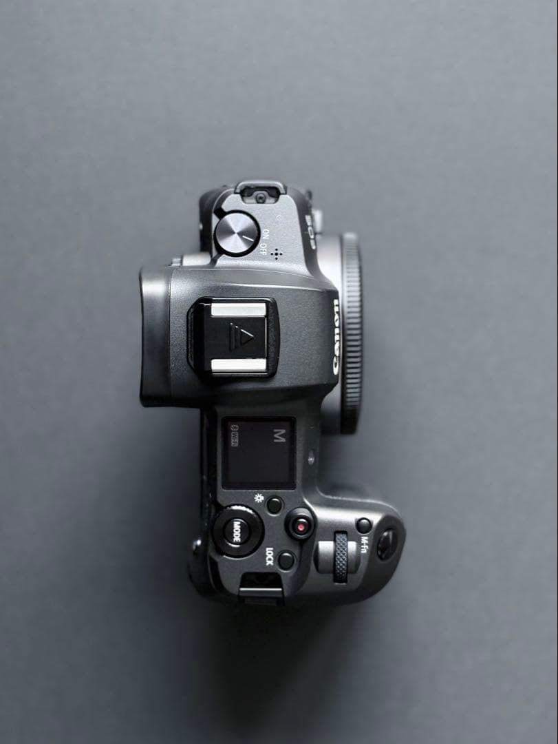 Canon EOS R ボディ　ミラーレスカメラ　美品　シャッター回数9千以下