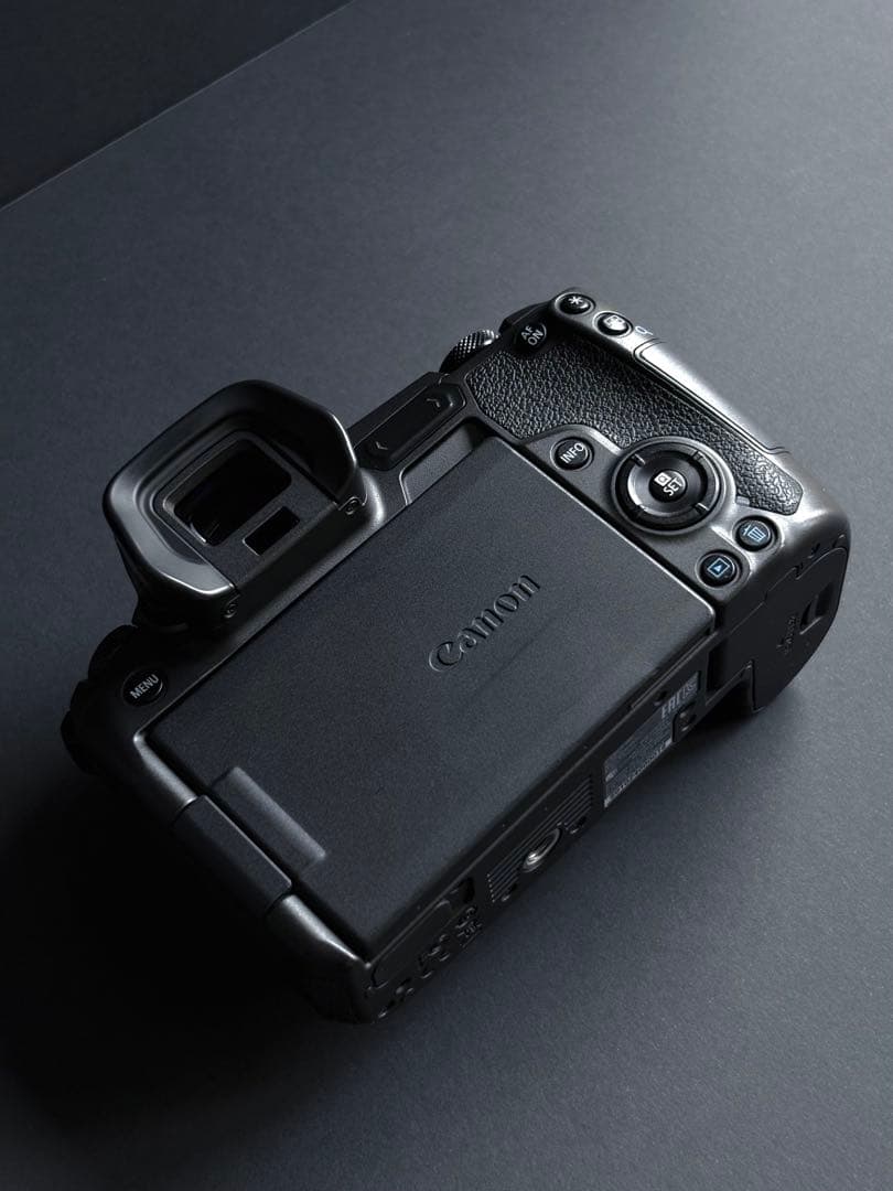 Canon EOS R ボディ　ミラーレスカメラ　美品　シャッター回数9千以下