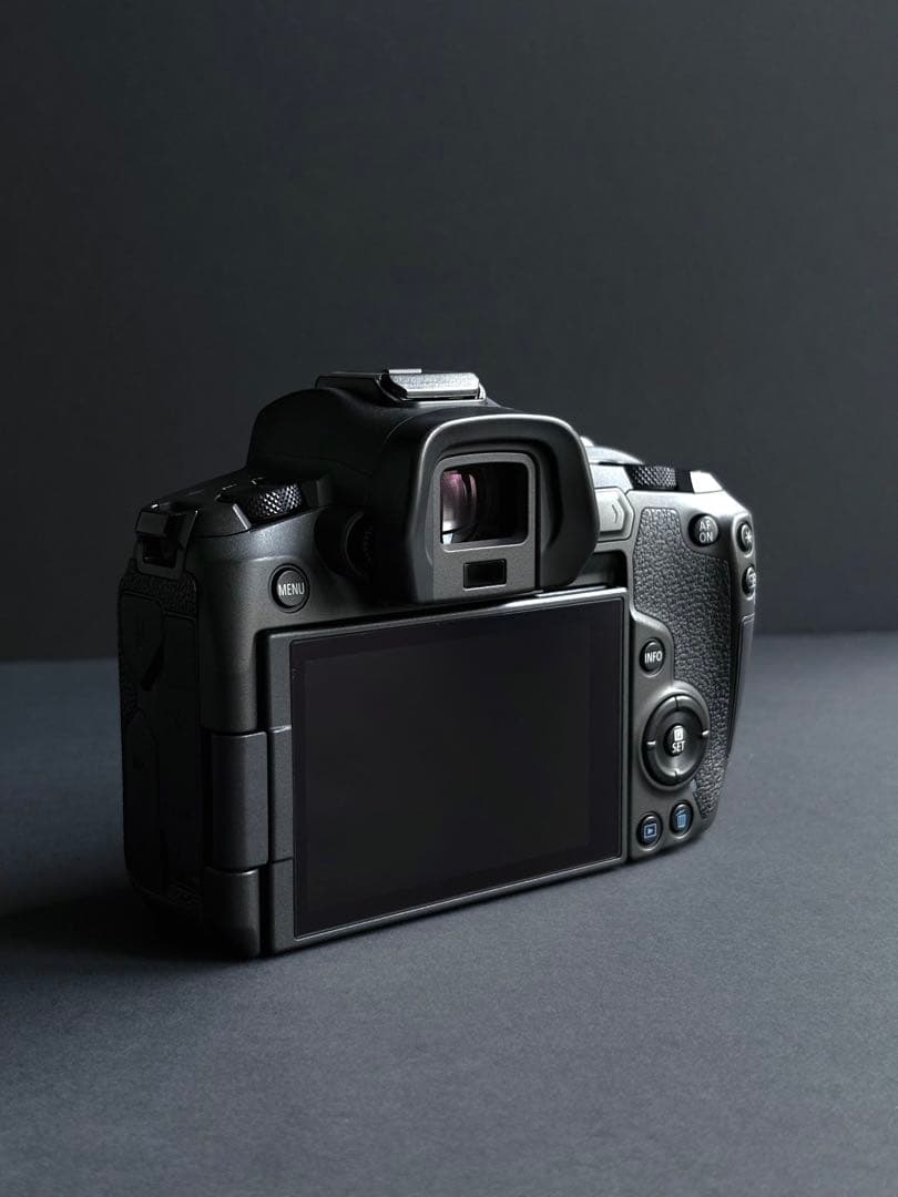 Canon EOS R ボディ　ミラーレスカメラ　美品　シャッター回数9千以下