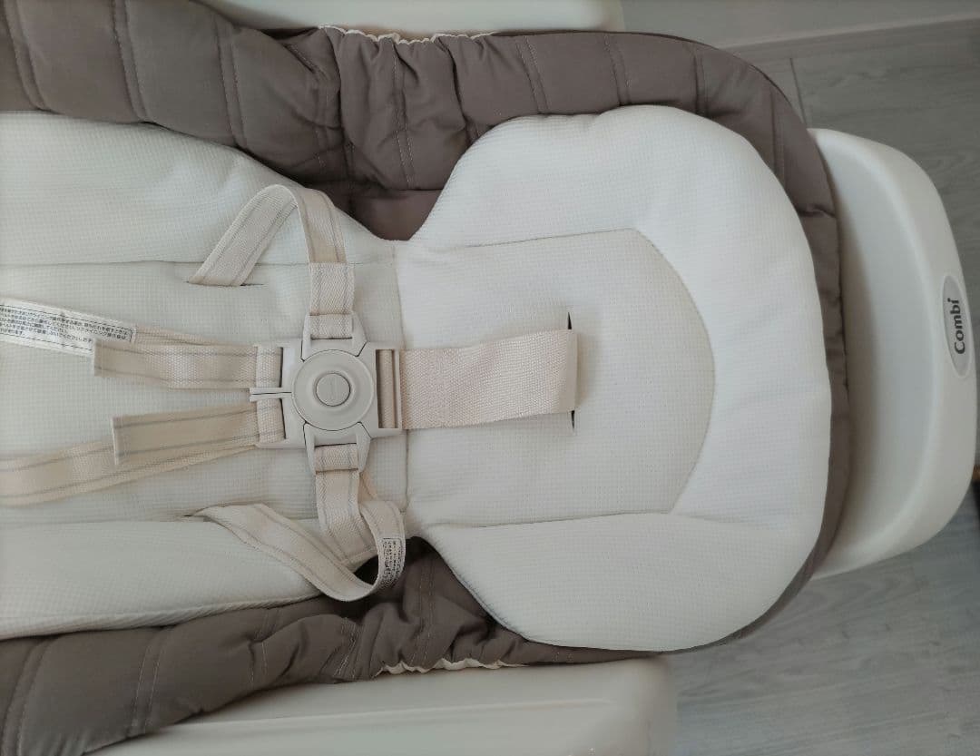 【美品】Combi ネムリラ　AUTO SWING　エッグショック