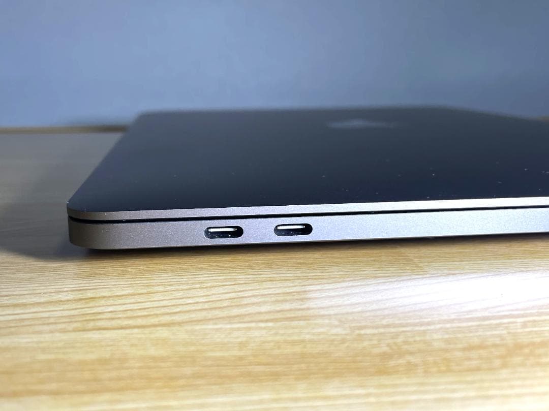 MacBook Pro 13\" 2019 16GB / 512GB / US配列
