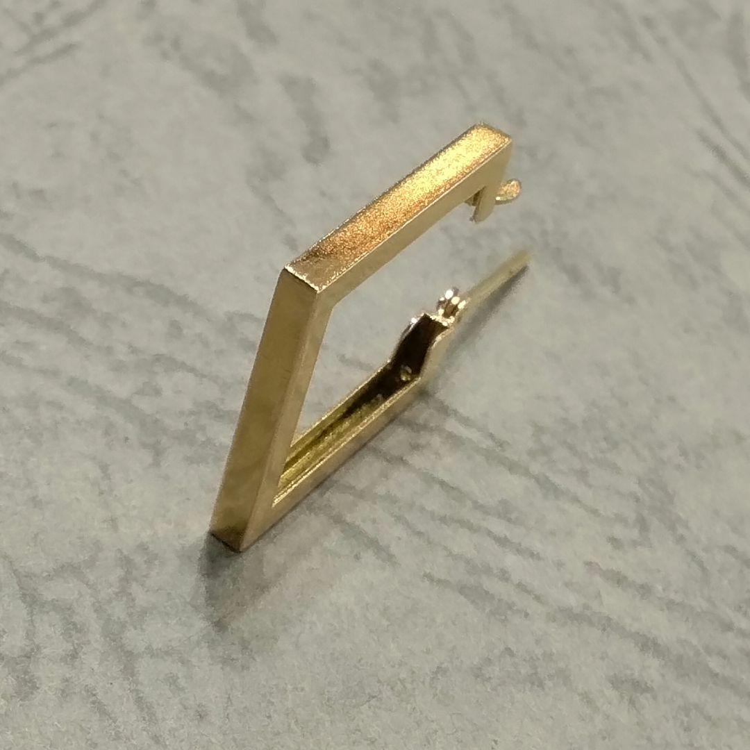 モモイロ　K18YG地金片耳ピアス　　中古品