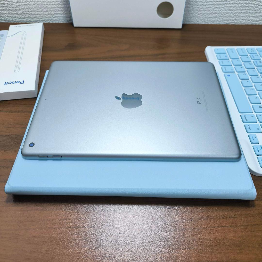 iPad 第6世代 Wi-Fi 32GB ケースとキーボード、タッチペン