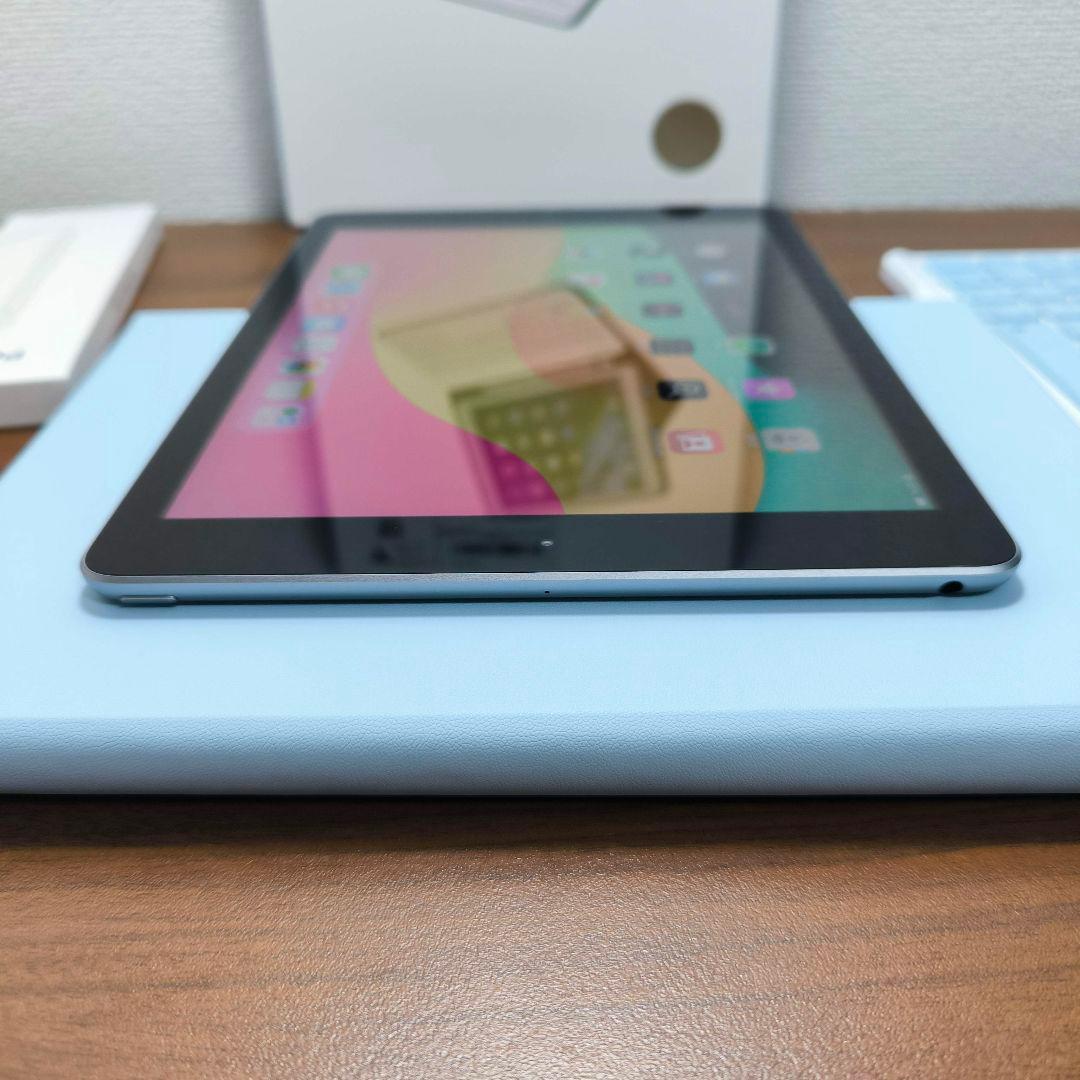iPad 第6世代 Wi-Fi 32GB ケースとキーボード、タッチペン