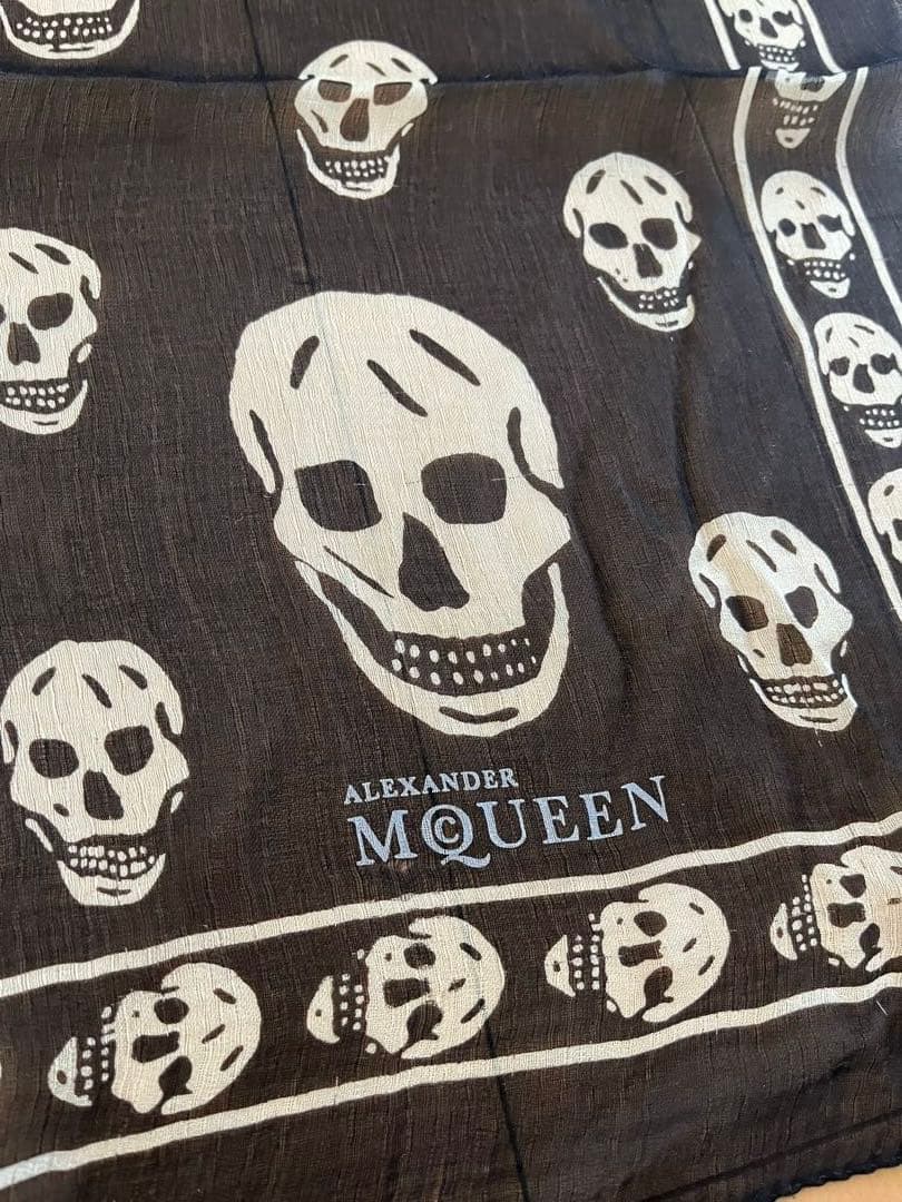 ALEXANDER MCQUEEN ブラック　スカルプリント ストール