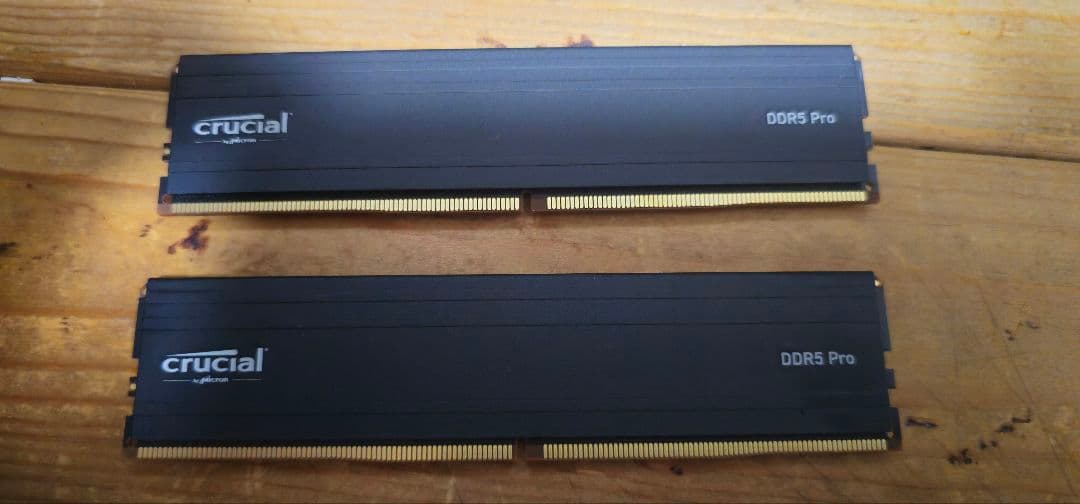 Crucial 16GB DDR5-5600 UDIMM メモリー