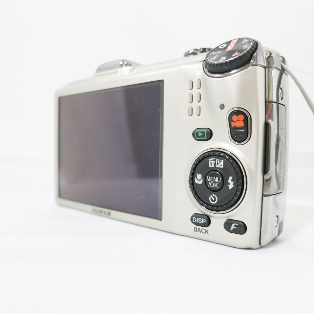 デジタルカメラ FUJIFILM FinePix F550EXR シルバー
