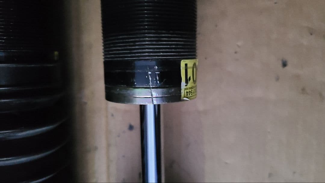 HIIK5378　ダイハツ　リアショック　固着有り　車高調用？