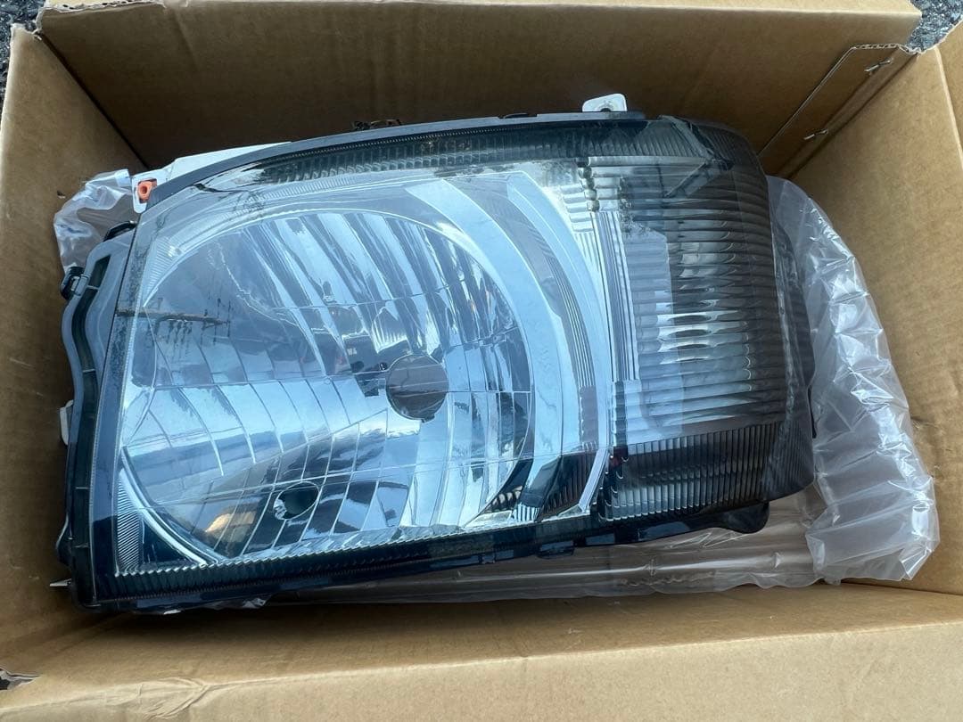 ハイエース　2型　スモーク塗装ヘッドライト　大阪府発