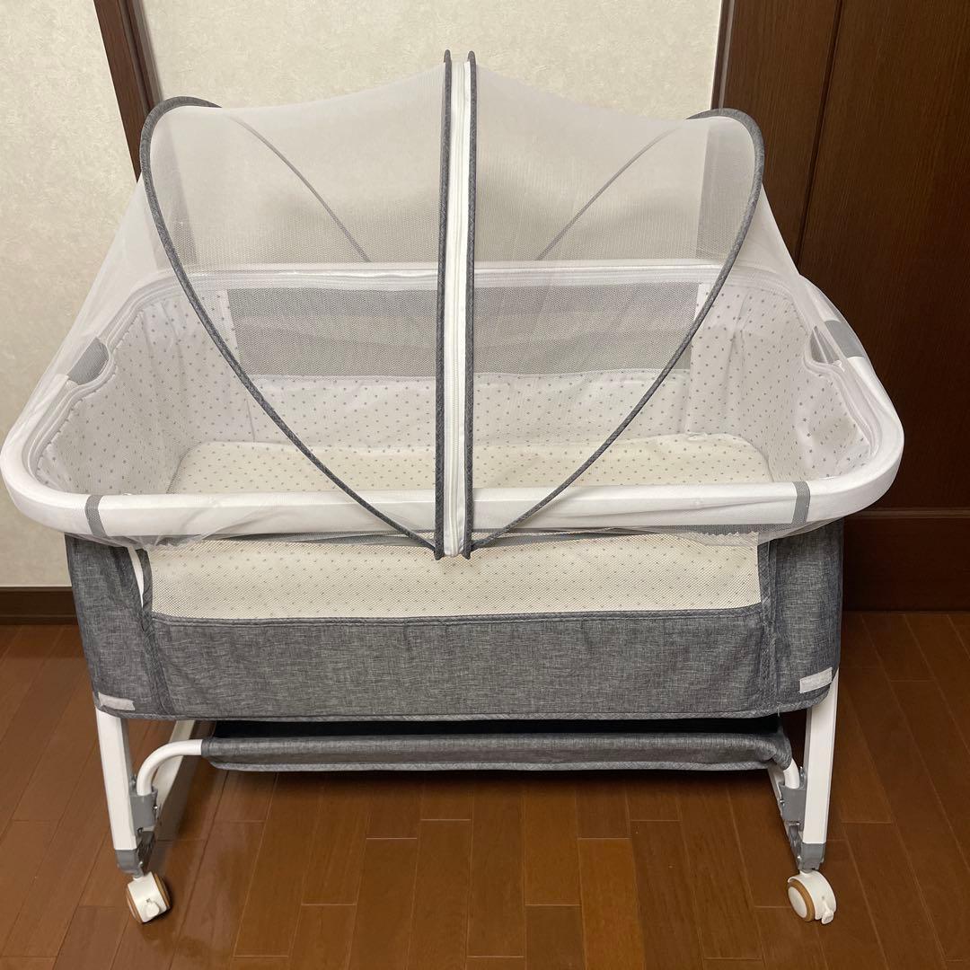 コンパクトベビーベッド　メッシュカバー付き　高さ調節可能