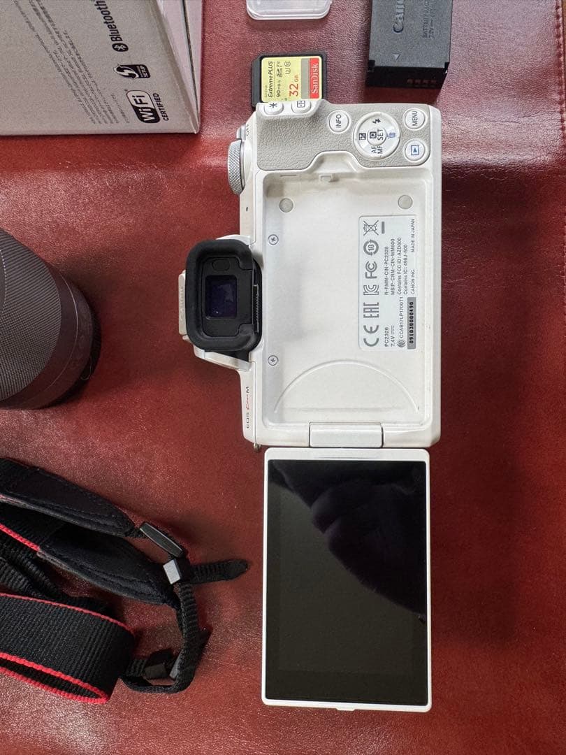 デジタルカメラ CANON EOS Kiss M EF-M18-150 IS STM Kit