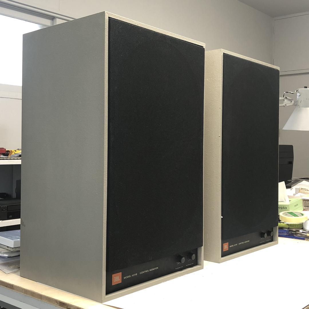 JBL 4311B スタジオモニター ペア　程度良好　美品　送料込み （R側）