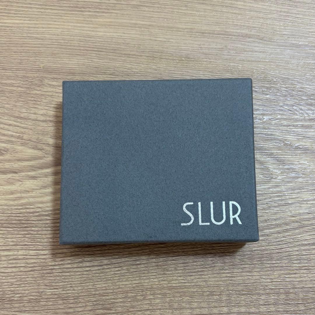 QTN専用　SLUR　 エナメル　二つ折り財布　volanteヴォランテ　牛革