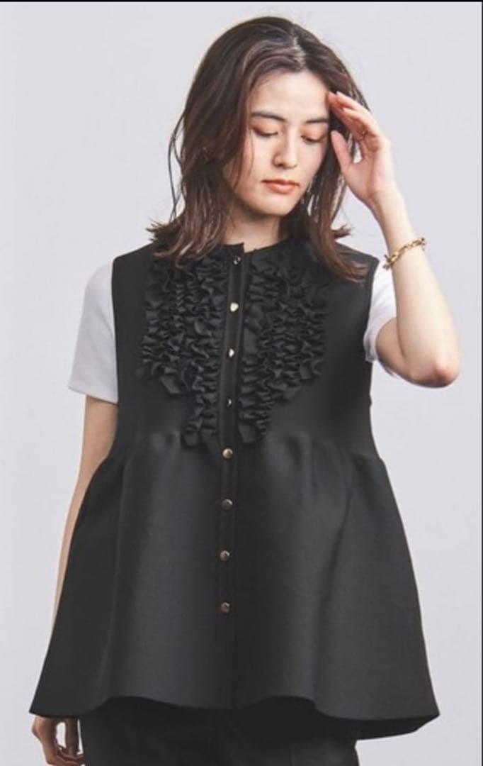 UNITED ARROWS 　Pミニフリルニットベスト　¥28600