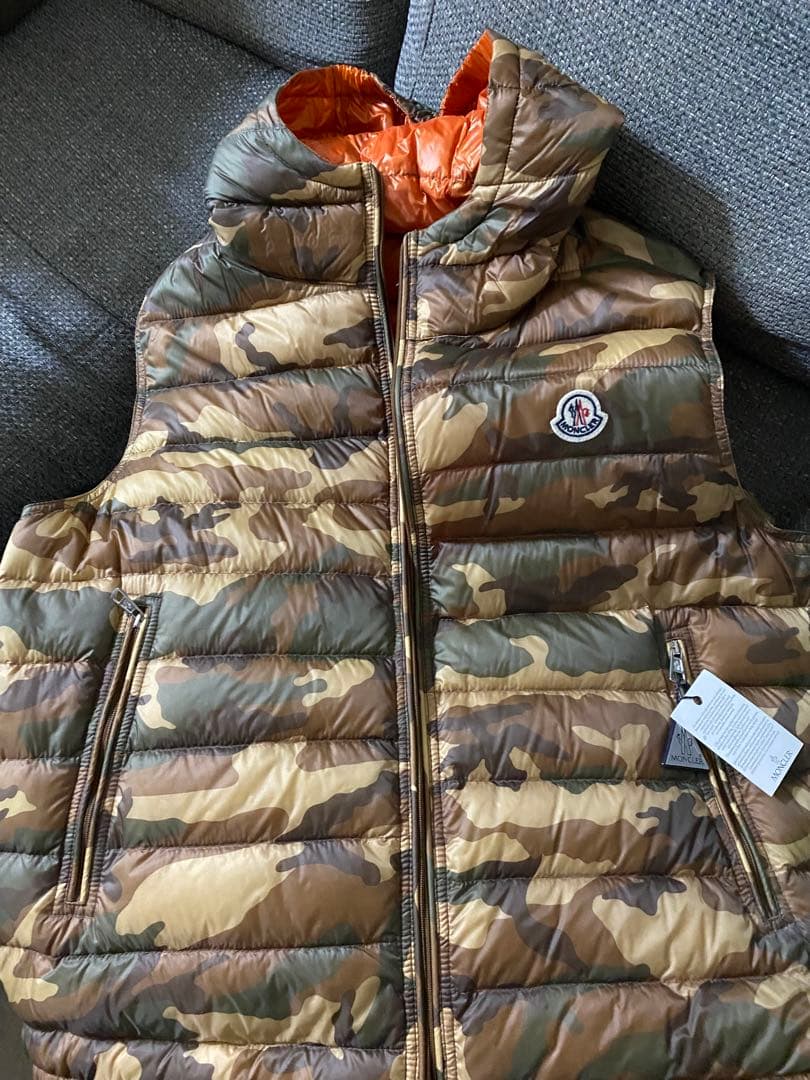 モンクレール☆ダウンベストカモフラ柄レア 新品未使用品サイズ4正規品