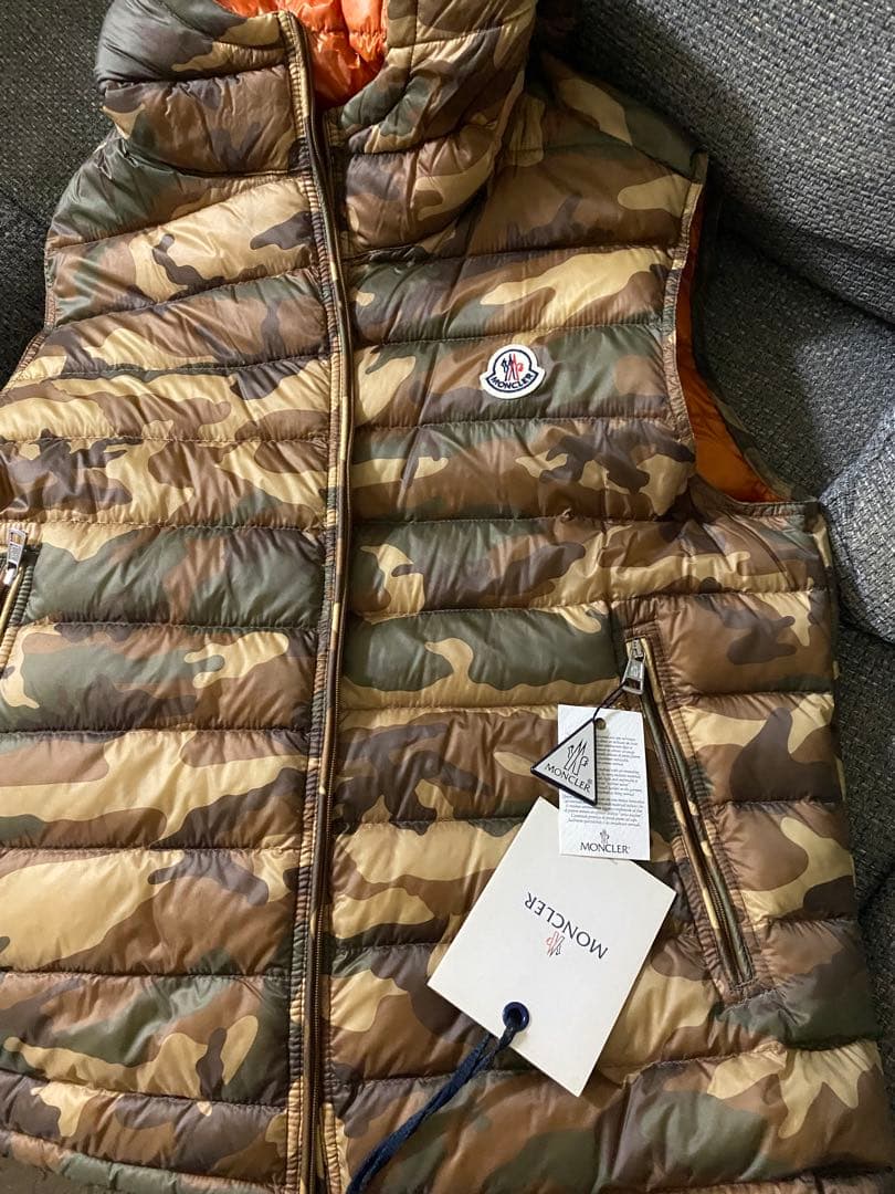 モンクレール☆ダウンベストカモフラ柄レア 新品未使用品サイズ4正規品