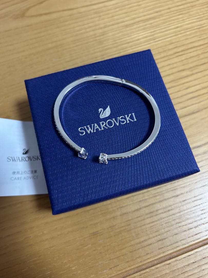 Swarovski Mesmera Attract バングル