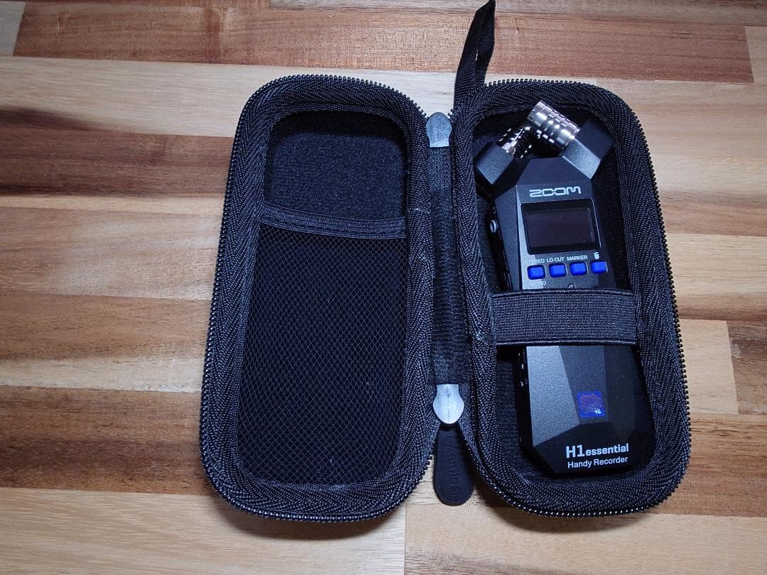ZOOM H1essential ハンディレコーダー 専用ケース付 美品