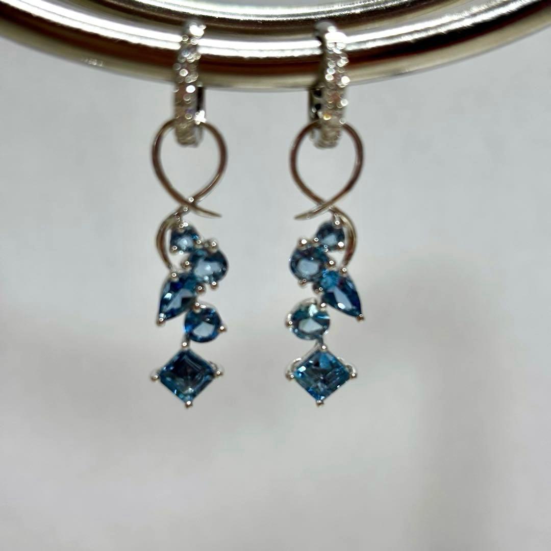 ★k18WGアクアマリンチャーム