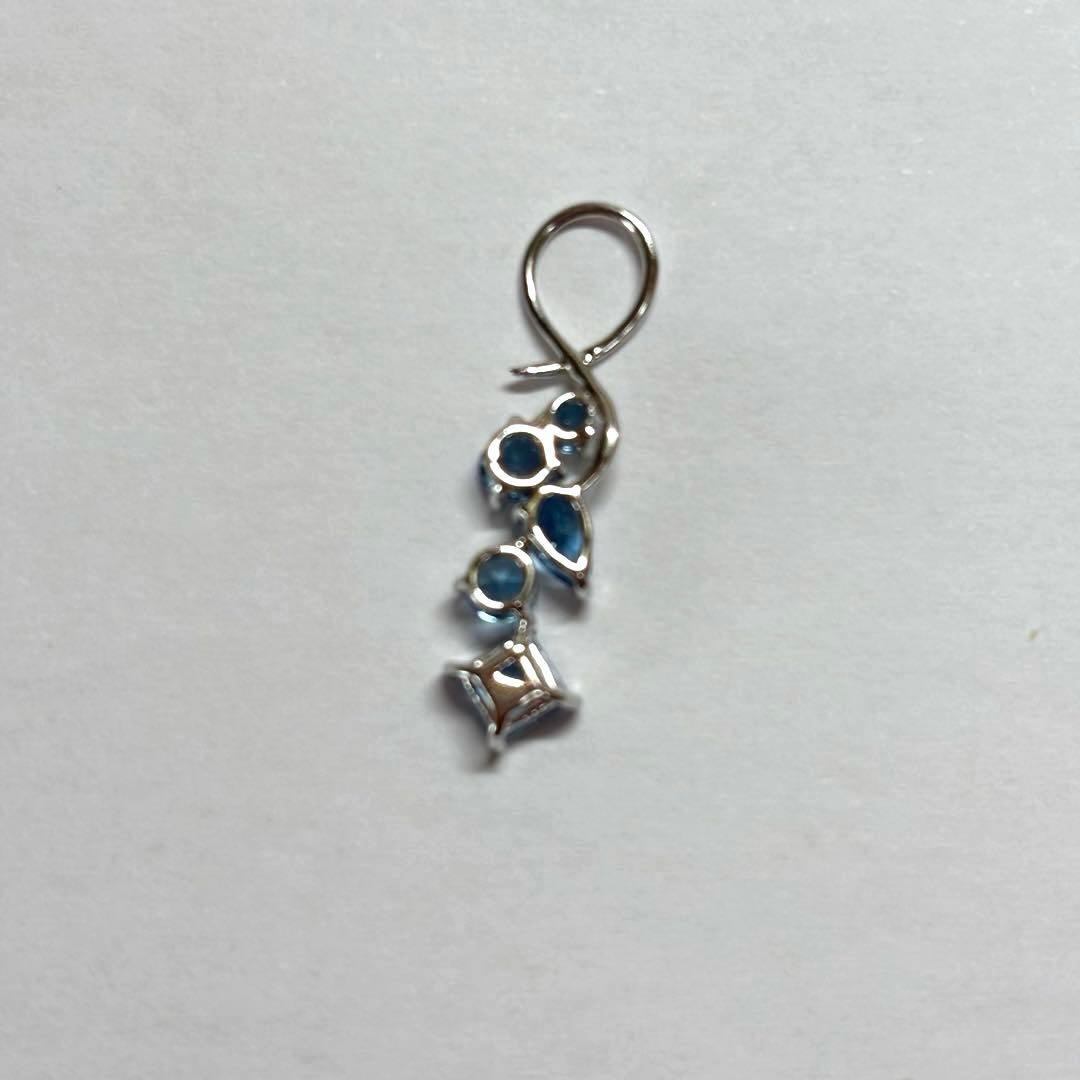 ★k18WGアクアマリンチャーム