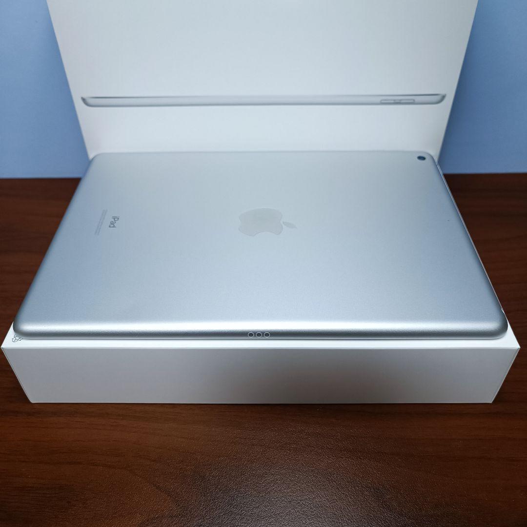 美品 iPad 10.2 第8世代 WiFi 128GB キーボード、カバー付き