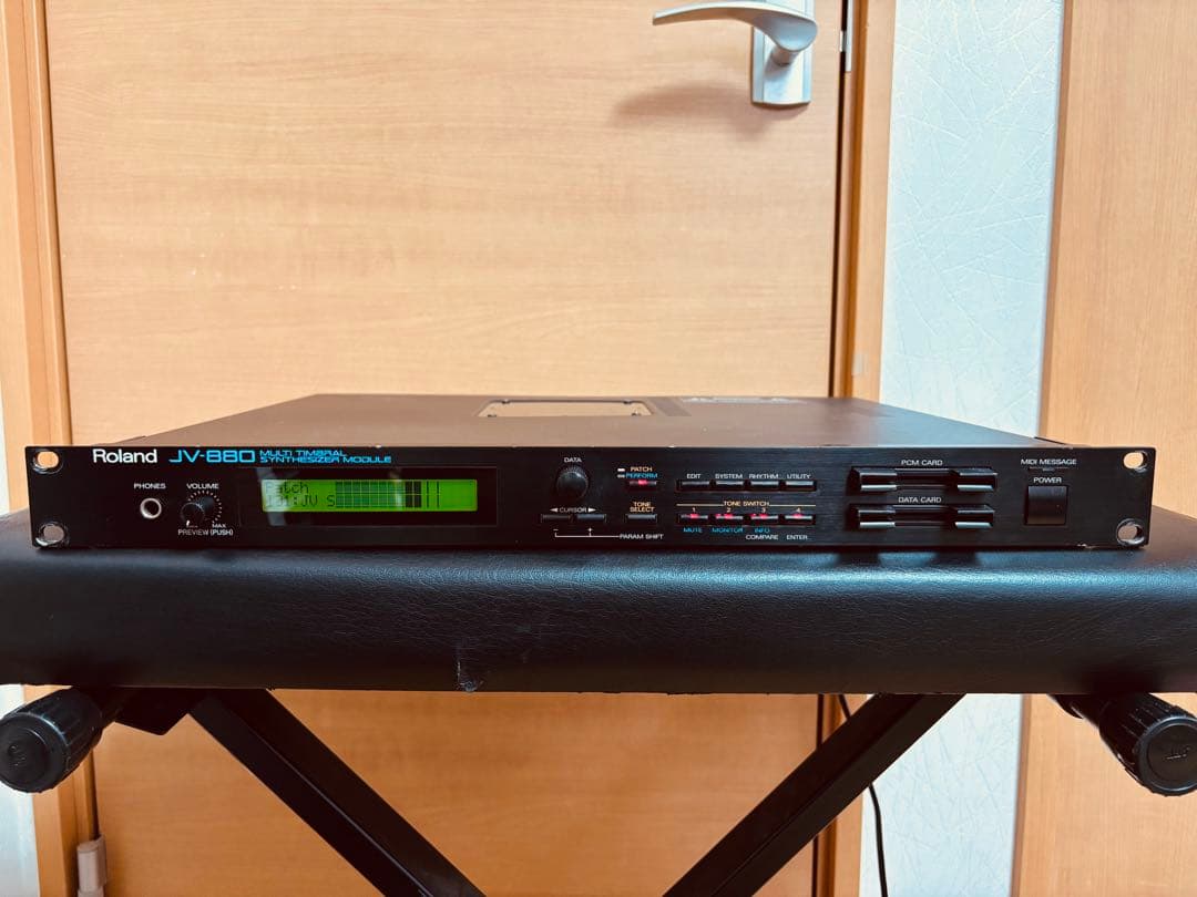 Roland JV-880 シンセサイザーモジュール