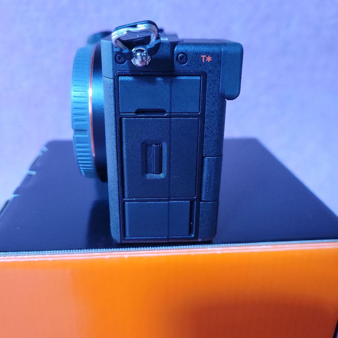 【美品】Sony α7C II カメラ　別購入ストラップ付き　液晶フィルム貼付