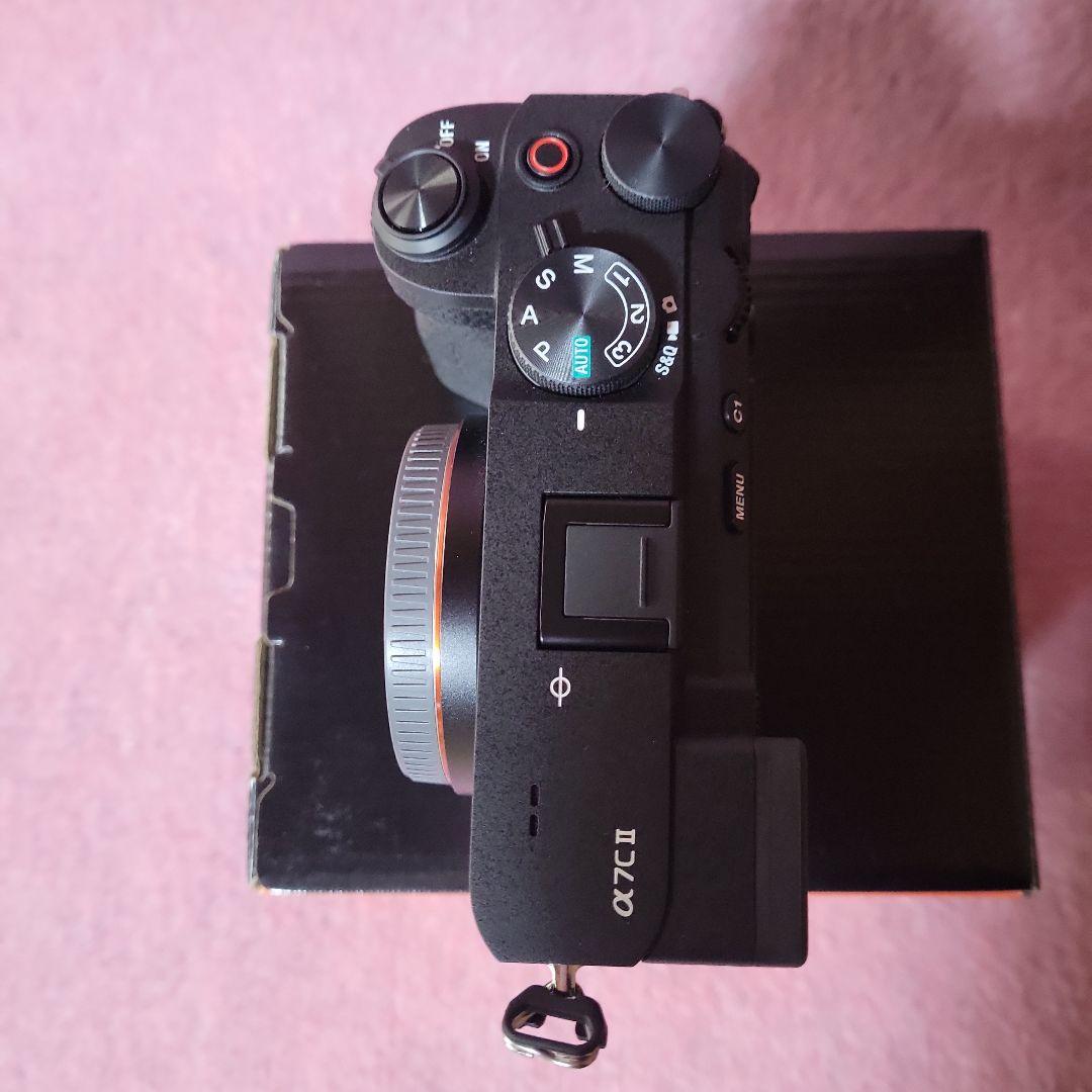 【美品】Sony α7C II カメラ　別購入ストラップ付き　液晶フィルム貼付