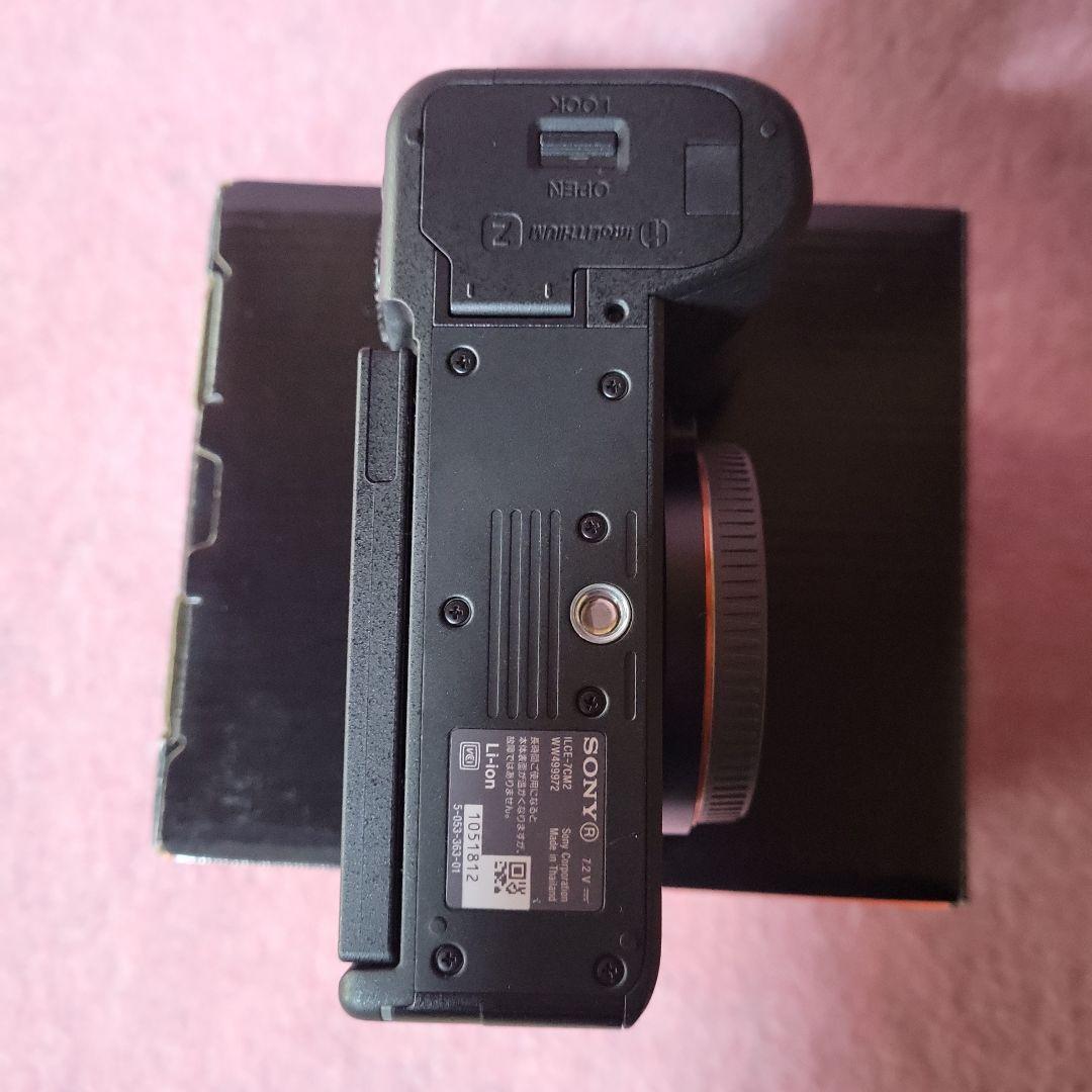 【美品】Sony α7C II カメラ　別購入ストラップ付き　液晶フィルム貼付