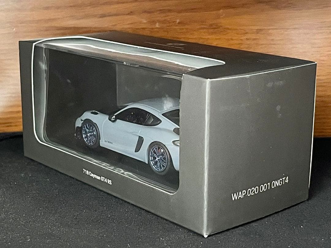 1/43 ミニチャンプス ポルシェ 718 ケイマン GT4 RS グレー
