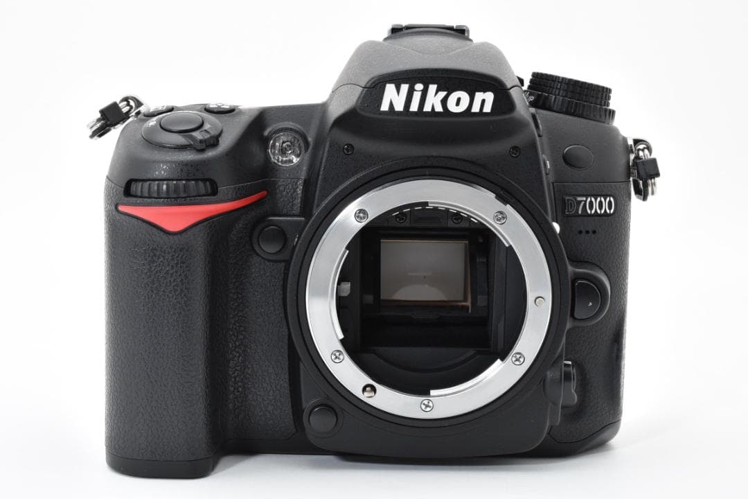 ■ 美品・極少ショット数1786回 ■ ニコン Nikon D7000 ボディ