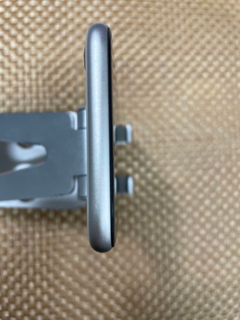 iPhone SE 第3世代 128 GB スターライトSIMフリー【6365】