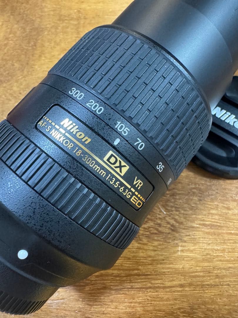 【極上美品】Nikon AF-S DX 18-300mm f/3.5-6.3