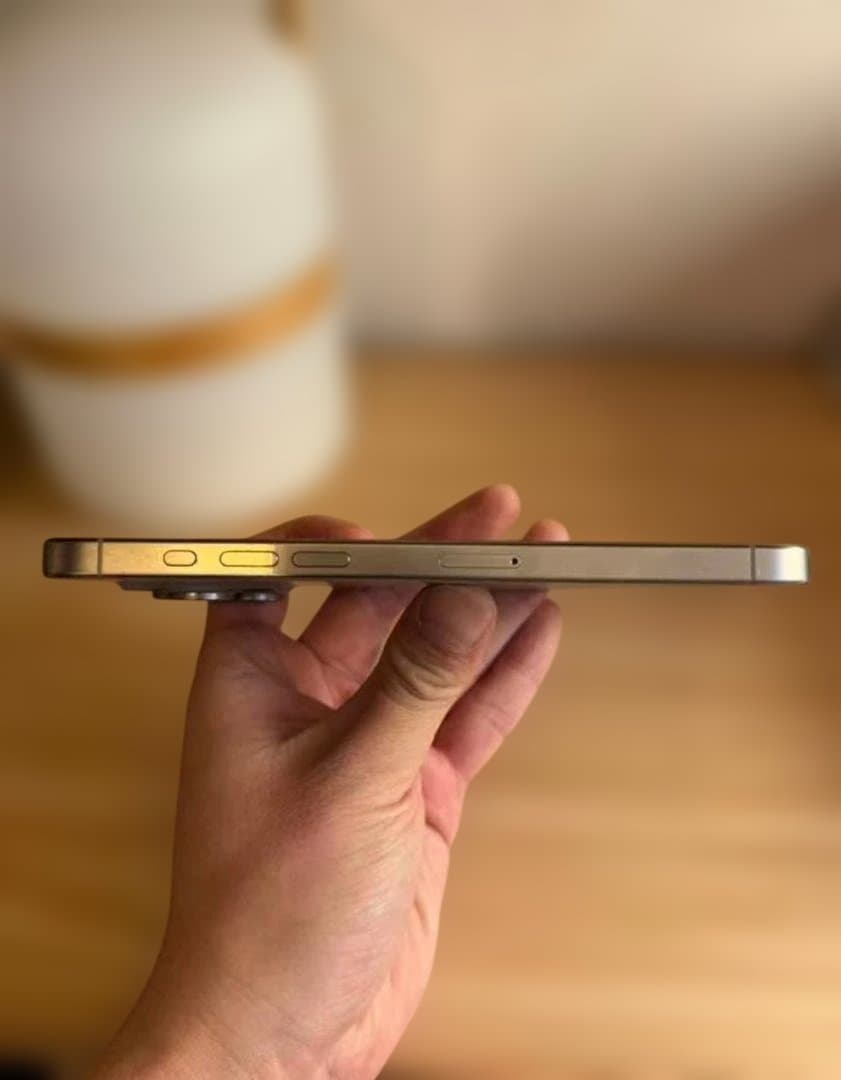 急ぎ!【1TB・海外版】iPhone 15 Pro Max ナチュラルチタニウム