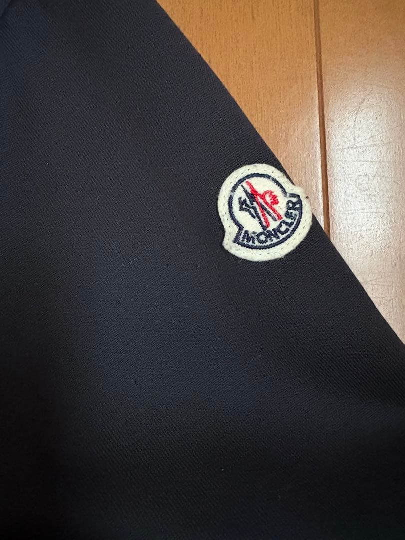 モンクレール　フロントロゴパーカー　ブラック
