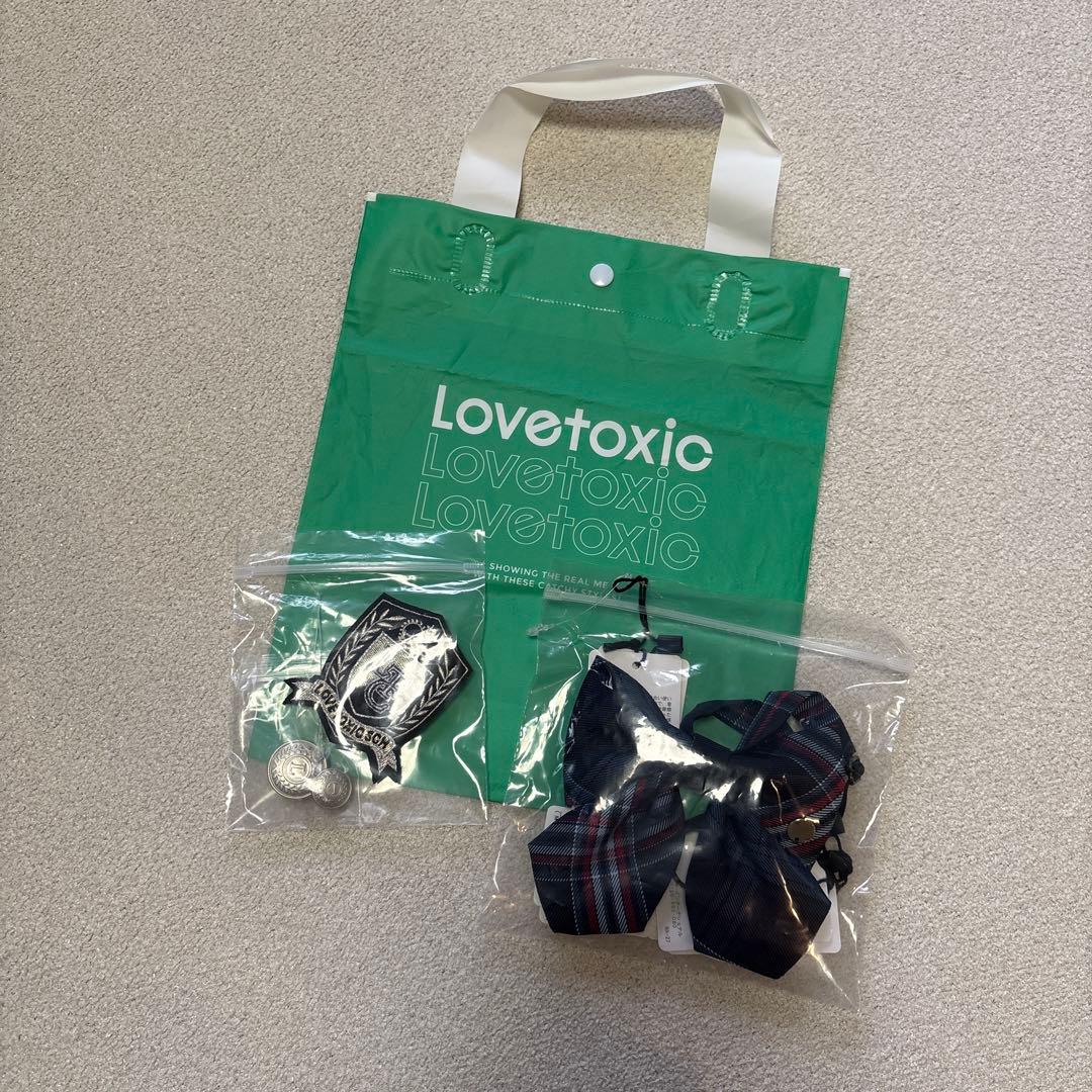 【お値下げしました】LOVETOXIC 6点 卒業式　M　美品　カバー付