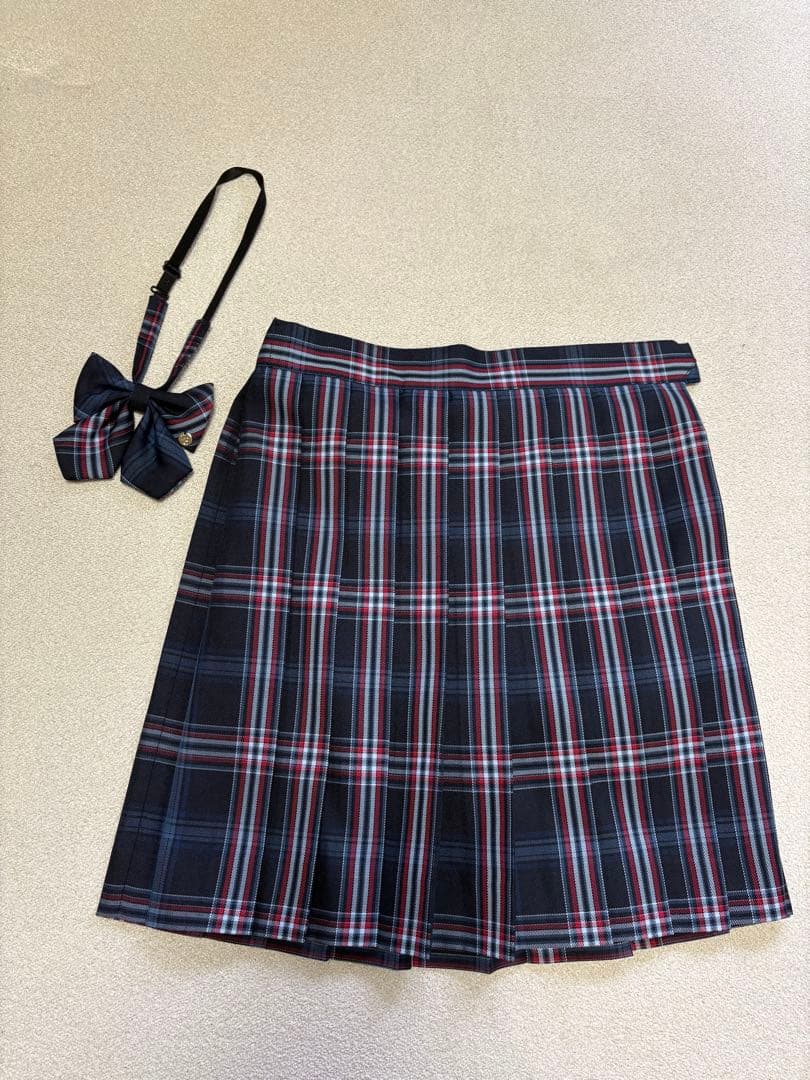 【お値下げしました】LOVETOXIC 6点 卒業式　M　美品　カバー付